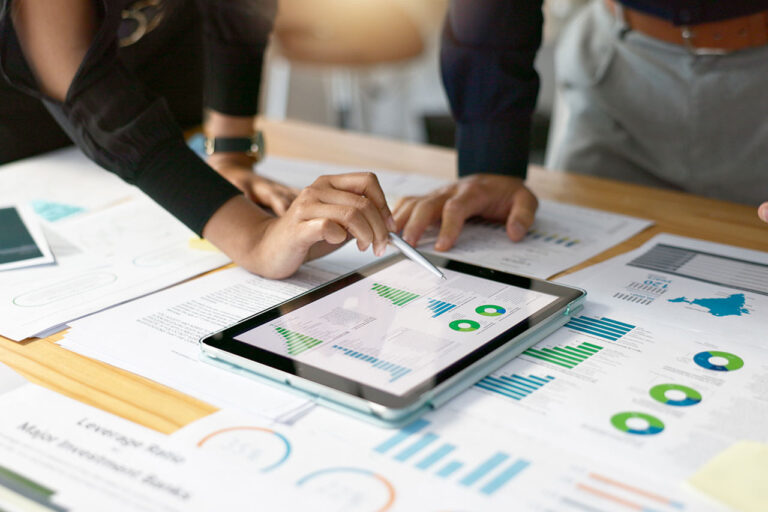 ¿Cuál es el papel de comunicación estratégica en la percepción de la RSE?