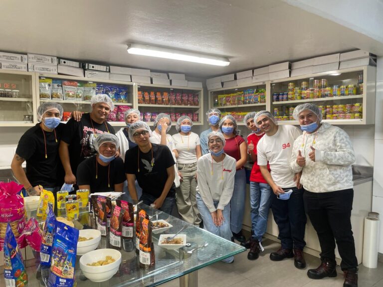 Conocen universitarios los procesos de producción de la planta de Sabormex en Puebla