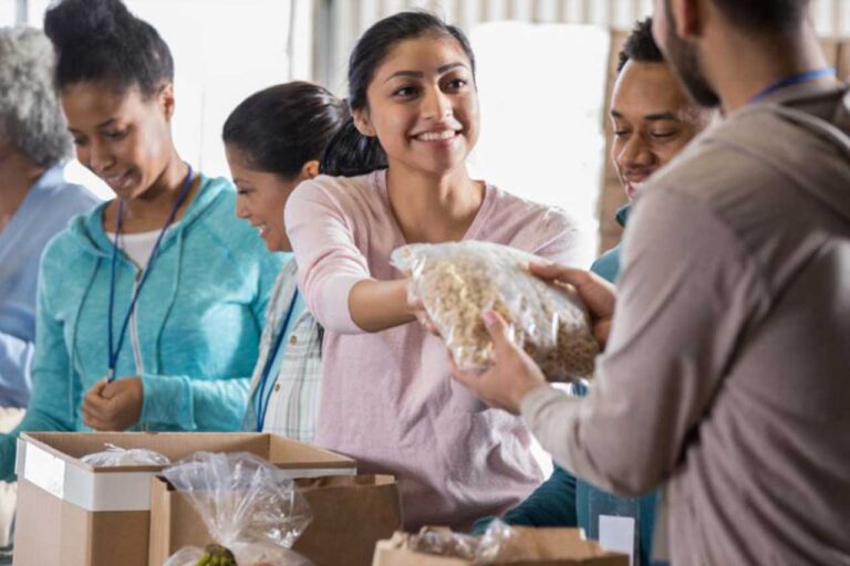 ¿Cuál es el rol del voluntariado en la reconstrucción del tejido social?