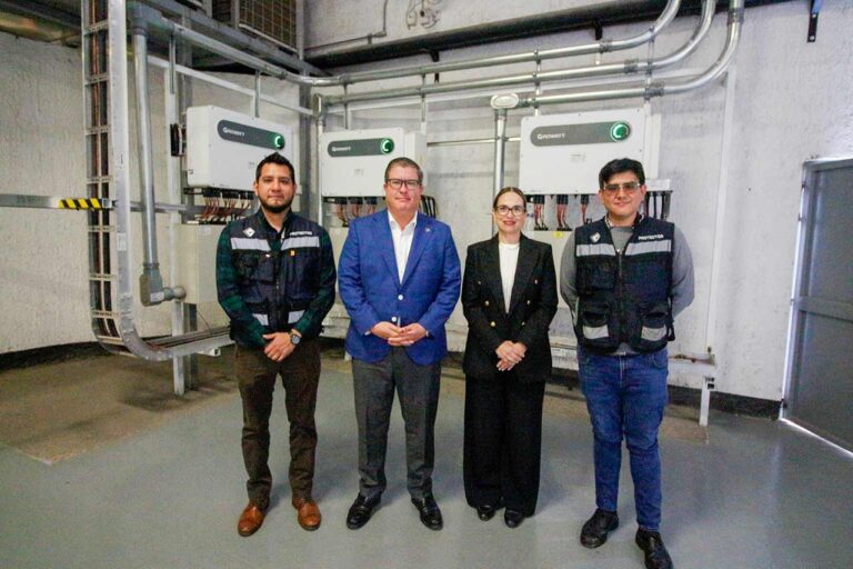 Activación de paneles solares en Expo Guadalajara