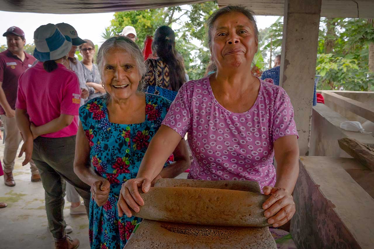 fundaciones empresariales que apoyan a pequeños productores
