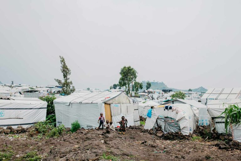 La acción humanitaria en una encrucijada a medida que las crisis se intensifican y la financiación se reduce