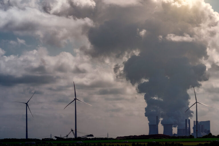 El año de la contradicción energética: renovables y fósiles crecieron en 2025