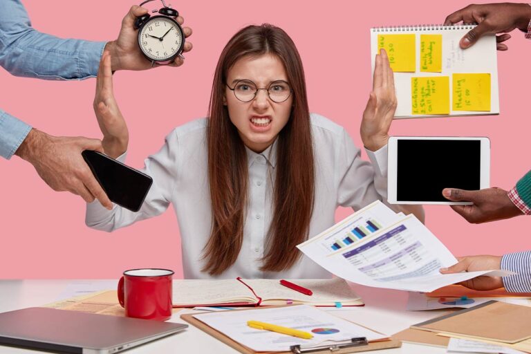 Más horas laboradas, menos bienestar: un riesgo para los criterios ESG