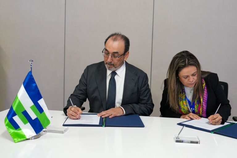 CAF y la Fundación Rockefeller sellan alianza para ampliar oportunidades en América Latina y el Caribe     