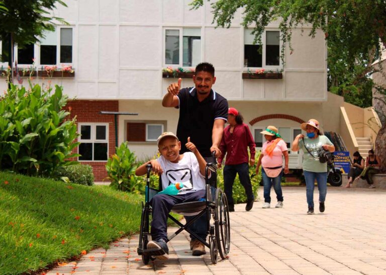 Cáncer infantil en México, enfermedad que puede curarse hasta en 80% de los casos; acompañamiento social es clave