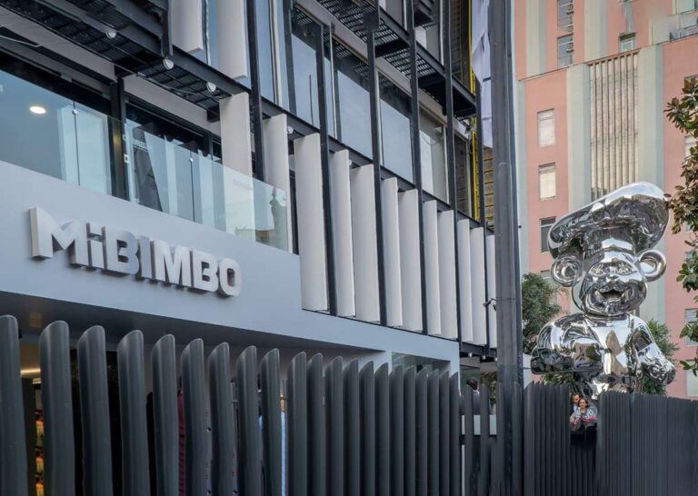 Grupo Bimbo y la SEMARNAT firman convenio para fortalecer la conservación del oso negro mexicano