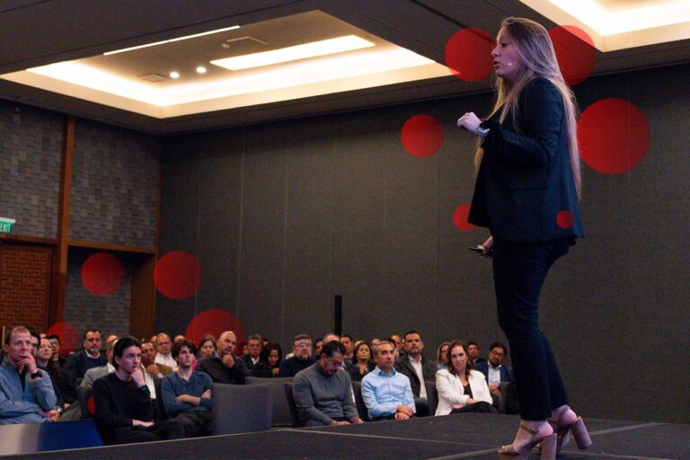 7 insights de liderazgo empresarial en IA: Corporativo Kosmos y Singularity