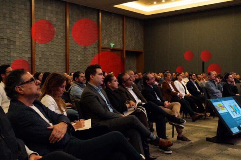 7 insights de liderazgo empresarial en IA: Corporativo Kosmos y Singularity