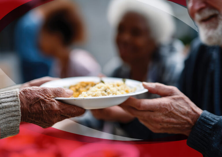 Corporativo Kosmos garantiza apoyo alimentario mensual a adultos mayores en México