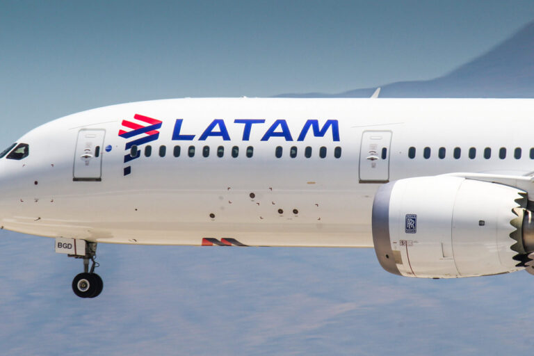 LATAM concreta sus primeros vuelos chárter de pasajeros asociados al uso de SAF