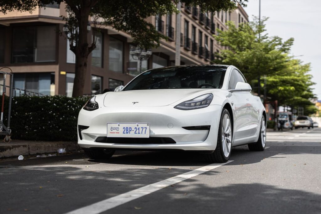 Tesla enfrenta demanda