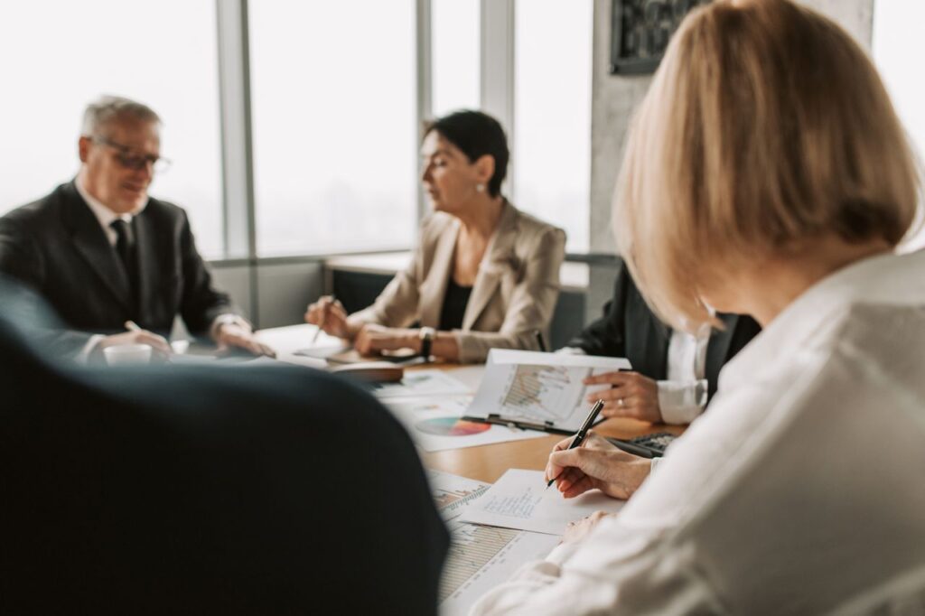 mujeres en puestos de liderazgo